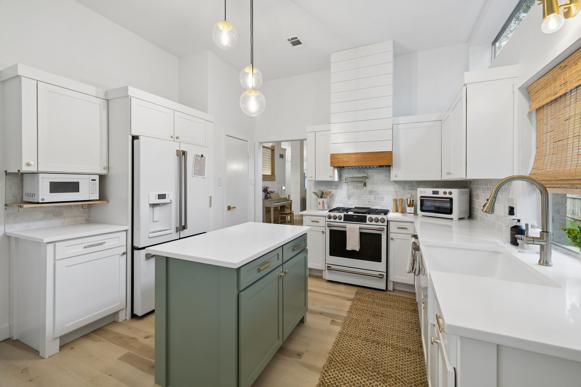 Gourmet Kitchen Overview